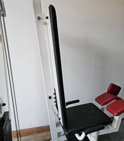Gym80 Abduktorenmaschine, Hip Abductor, sitzend,  Oldschool Bodybuilding Kraftgerät - Edition oder Classic Line, Rahmenfarbe Weiß, gebraucht mit Gebrauchsspuren
