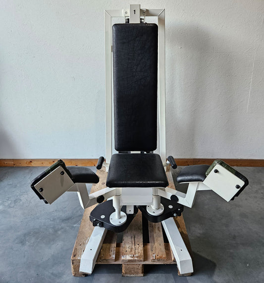 Gym80 Adduktorenmaschine, Hip Adductor, sitzend, Oldschool Bodybuilding Kraftgerät - Edition oder Classic Line, Rahmen Weiß, gebraucht mit Gebrauchsspuren