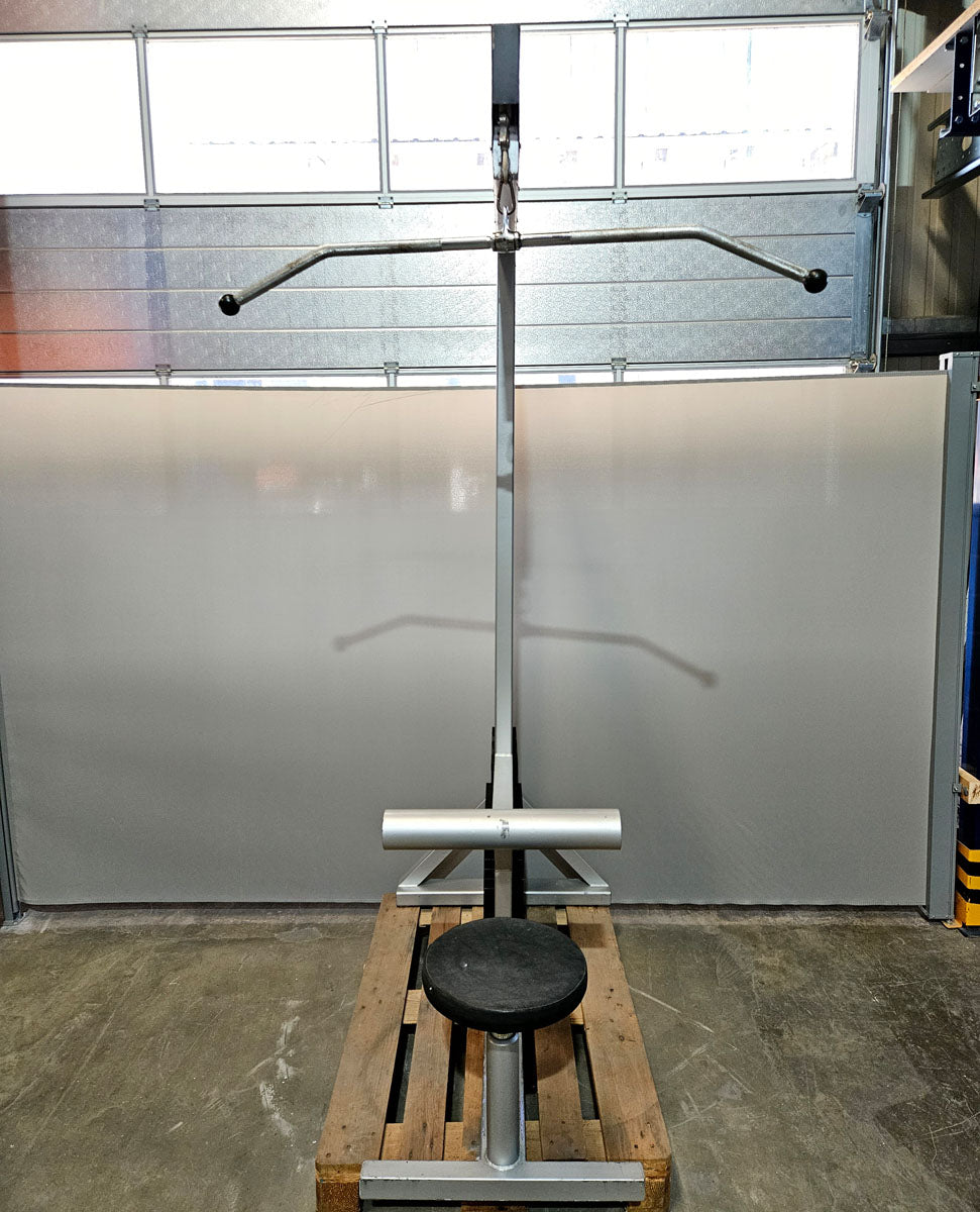 Lat pulldown from above with carabiner, 140kg weight block, lat pulldown, old school bodybuilding, similar to Gym80, Galaxay, frame color silver, used with signs of wear