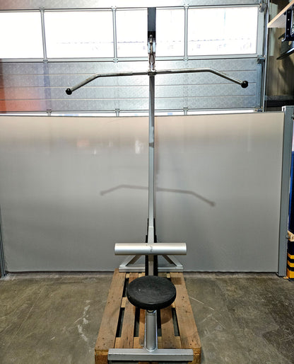 Lat pulldown from above with carabiner, 140kg weight block, lat pulldown, old school bodybuilding, similar to Gym80, Galaxay, frame color silver, used with signs of wear