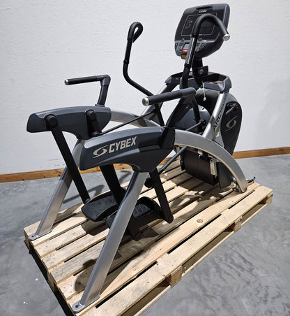 Cybex Arc Trainer 771AT Total Body, Crosstrainer, Ellipsentrainer mit höhenverstellbarer Rampe, Stepper, LED und Touch Display, Rahmenfarbe Silber, gebraucht - überholter Zustand