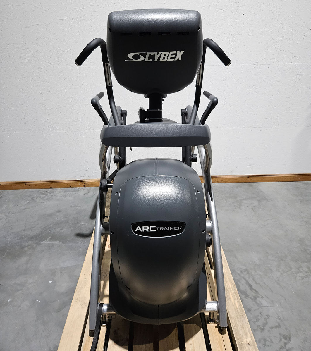 Cybex Arc Trainer 771AT Total Body, Crosstrainer, Ellipsentrainer mit höhenverstellbarer Rampe, Stepper, LED und Touch Display, Rahmenfarbe Silber, gebraucht - überholter Zustand