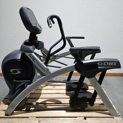Cybex Arc Trainer 771AT Total Body, Crosstrainer, Ellipsentrainer mit höhenverstellbarer Rampe, Stepper, LED und Touch Display, Rahmenfarbe Silber, gebraucht - überholter Zustand