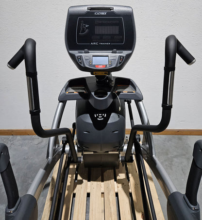 Cybex Arc Trainer 771AT Total Body, Crosstrainer, Ellipsentrainer mit höhenverstellbarer Rampe, Stepper, LED und Touch Display, Rahmenfarbe Silber, gebraucht - überholter Zustand