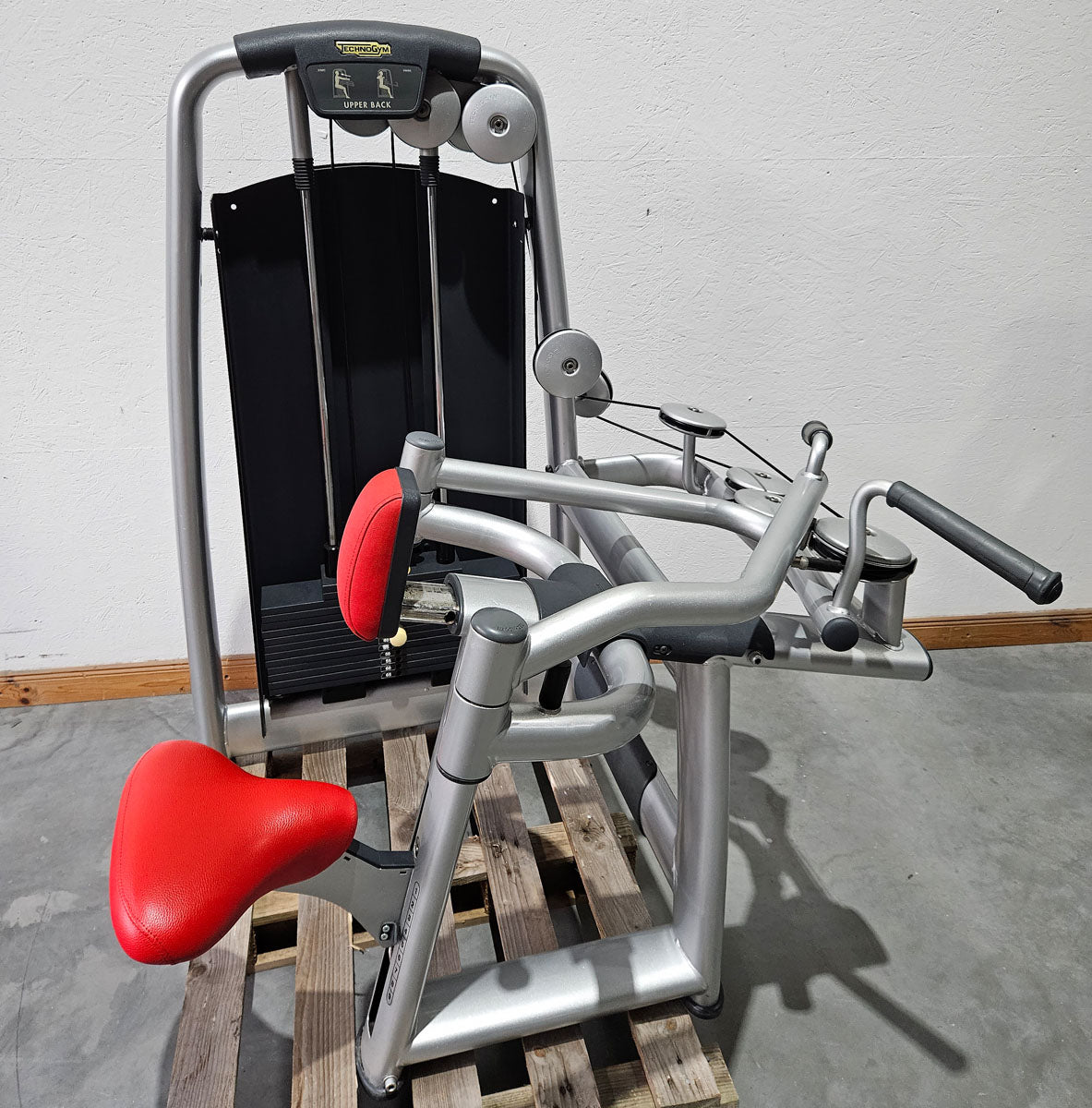 TechnoGym 18 Kraftgeräte im Set, Selection Line, Strength Machines with Stack Weight, Polster Rot, gebraucht - überholter Zustand