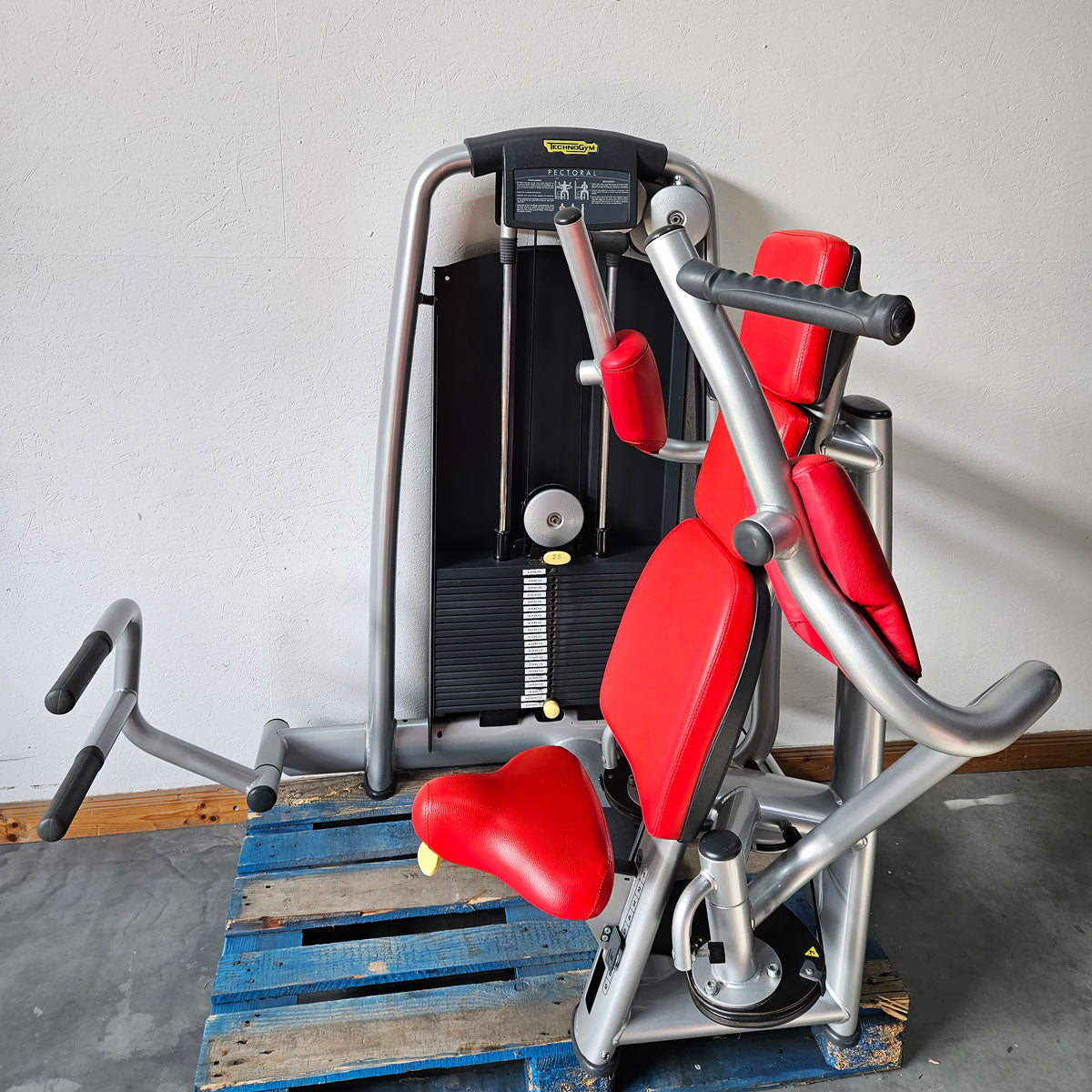 TechnoGym 18 Kraftgeräte im Set, Selection Line, Strength Machines with Stack Weight, Polster Rot, gebraucht - überholter Zustand