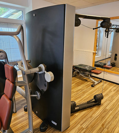 TechnoGym Kinesis One - Multistation Kabelzug Kraftstation mit zwei Gewichtsblöcken, gebraucht - überholter Zustand