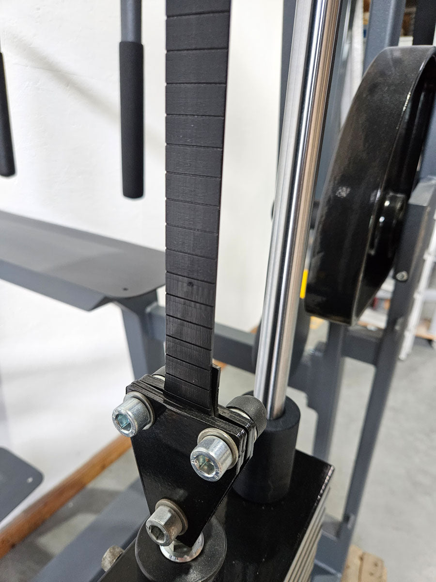 Horizontal triceps machine, triceps extension, triceps extension, manufacturer similar to Gym80 or L+K, frame color anthracite, used - tested condition