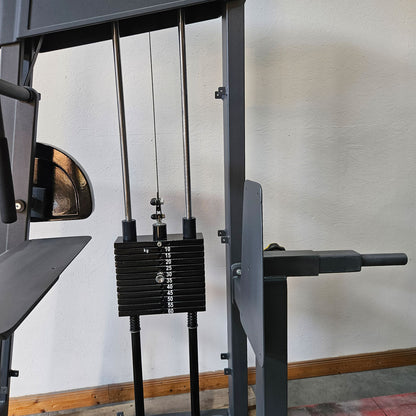 Horizontal triceps machine, triceps extension, triceps extension, manufacturer similar to Gym80 or L+K, frame color anthracite, used - tested condition