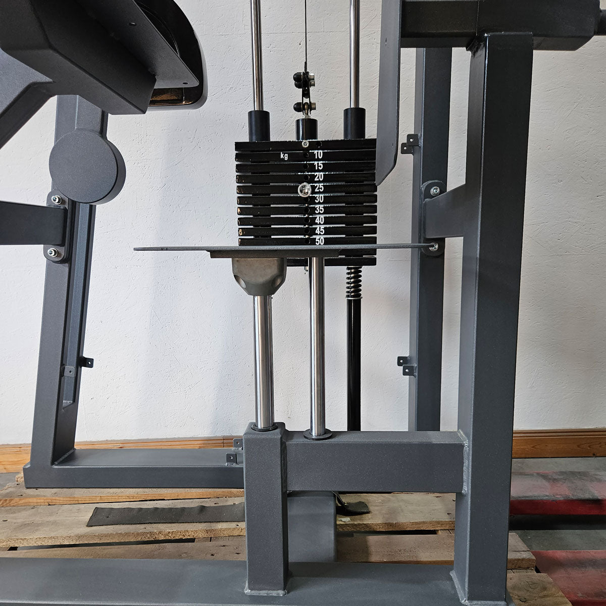 Horizontal triceps machine, triceps extension, triceps extension, manufacturer similar to Gym80 or L+K, frame color anthracite, used - tested condition