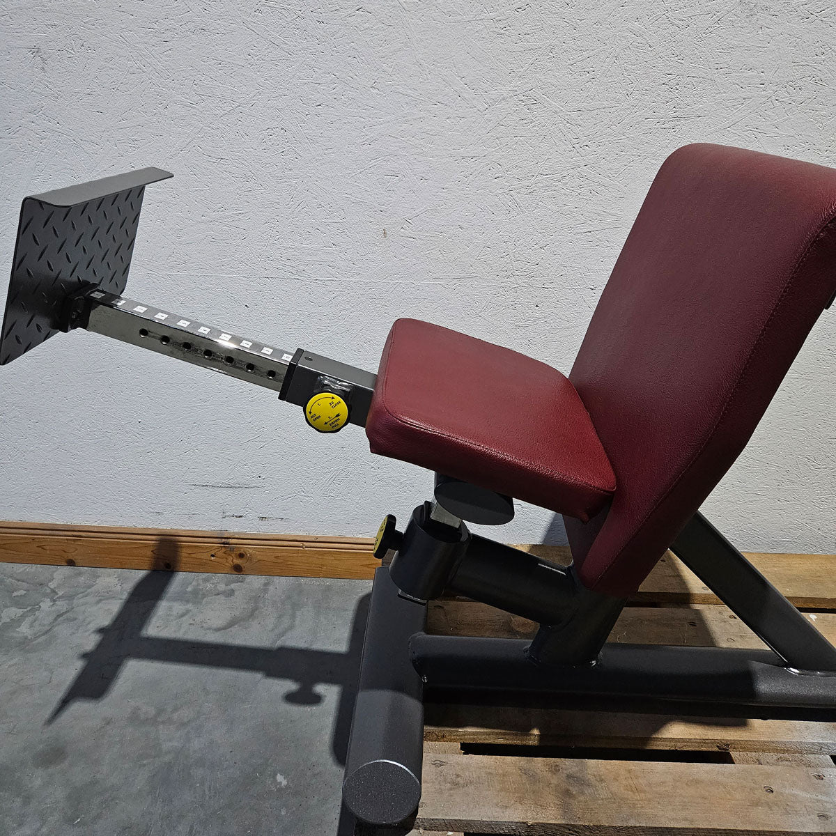 Lumbar trainer similar to Dr. Wolff 307, back extension bench in knee position, hyperextension, T 521, Teuwsen Sportgeräte, frame color anthracite, upholstery color burgundy red, used