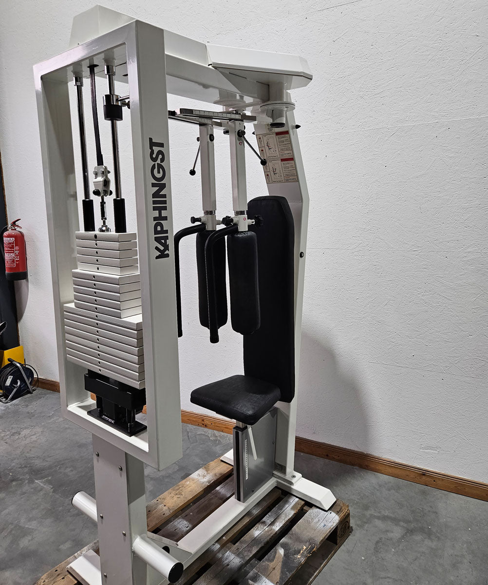 Kaphingst Haltungs und Bruststabilisator, Butterfly und Butterfly Reverse - 2 in 1 Kombimaschine, MPG, Fly and Rear Delt, Farbe Weiß, gebraucht - überholter Zustand