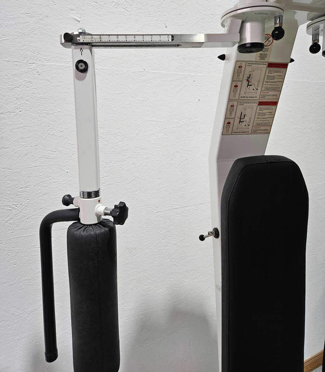 Kaphingst Haltungs und Bruststabilisator, Butterfly und Butterfly Reverse - 2 in 1 Kombimaschine, MPG, Fly and Rear Delt, Farbe Weiß, gebraucht - überholter Zustand
