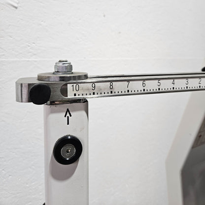 Kaphingst Haltungs und Bruststabilisator, Butterfly und Butterfly Reverse - 2 in 1 Kombimaschine, MPG, Fly and Rear Delt, Farbe Weiß, gebraucht - überholter Zustand