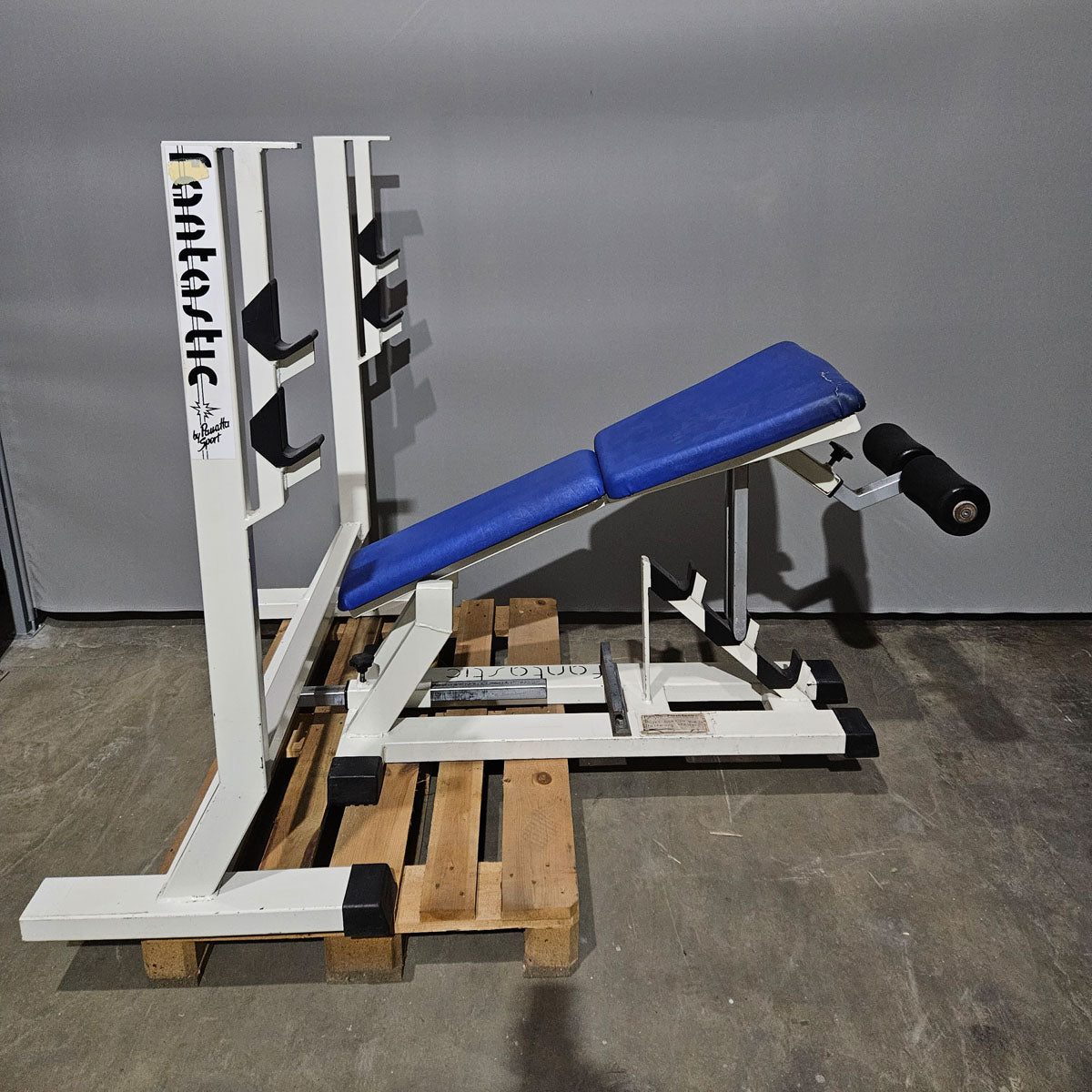 Panatta Hantelbank 3 in 1, Flachdrückerbank, Negativdrückerbank und Bauchbank in einem Gerät, Bankdrücken Fantastic, Oldschool Bodybuilding, Rahmenfarbe Weiß, gebraucht mit Gebrauchsspuren
