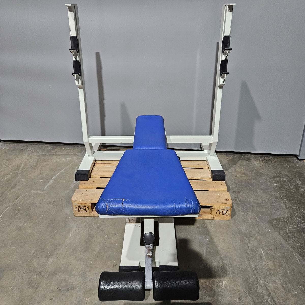 Panatta Hantelbank 3 in 1, Flachdrückerbank, Negativdrückerbank und Bauchbank in einem Gerät, Bankdrücken Fantastic, Oldschool Bodybuilding, Rahmenfarbe Weiß, gebraucht mit Gebrauchsspuren
