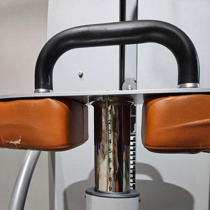 SportsArt Latzug Dual von Oben mit drehbaren Griffen S916, A916, N916 Independent Lat Pulldown, Pull Down DUAL, Rahmenfarbe Silber-Grau, gebrauchter - überholter Zustand