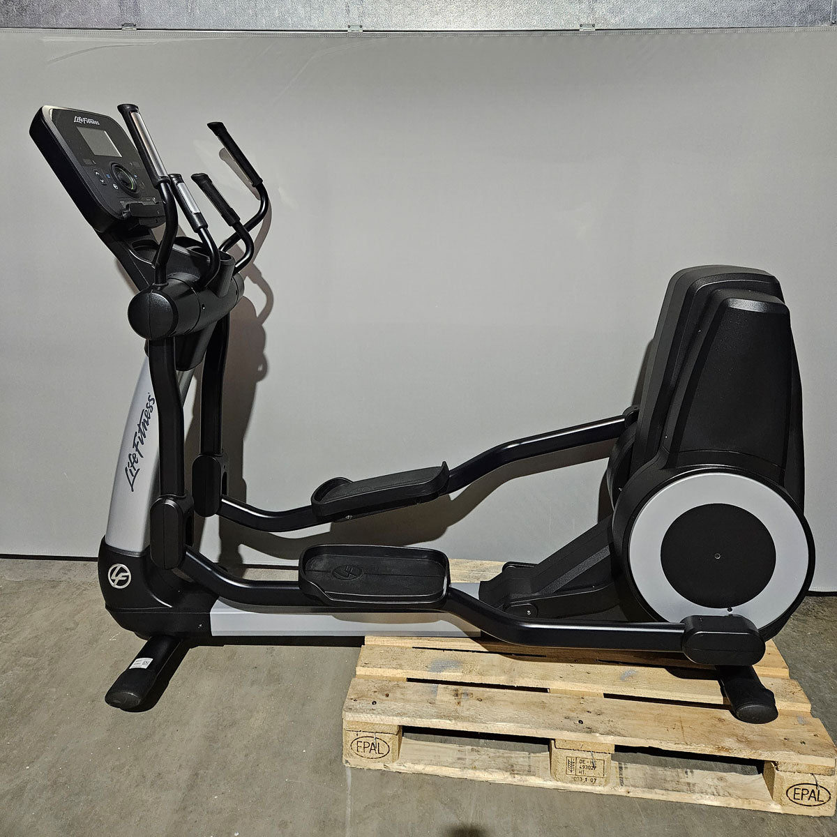 Life Fitness Elliptical 95X - Elevation Series 95x - Explore LCD Console, used - refurbished