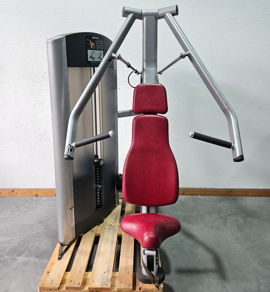 Life Fitness Bench Press, Chest Press, Chest Press, Bench Press Machine, 145 kg Weight Block, Signature Series, Frame Color Silver, Used - Refurbished Condition