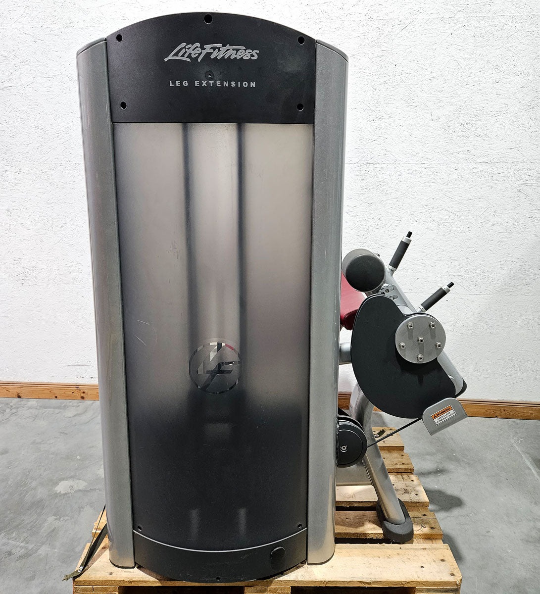 Life Fitness Beinstrecker sitzend, Leg Extension, Signature Serie, 145kg Gewichtsblock, Rahmenfarbe Silber, gebraucht - überholter Zustand
