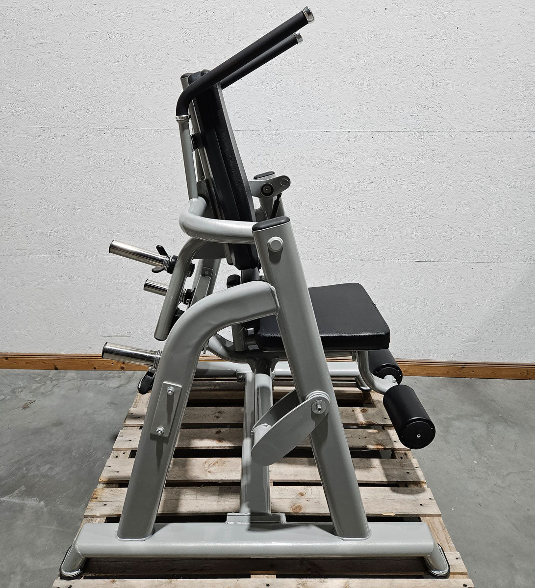 DankSport Abdominal Machine, Plate-loaded Strength Training Device, Abdominal Crunch, Abs Machine, Rotation Possible - Silver Frame - NEW
