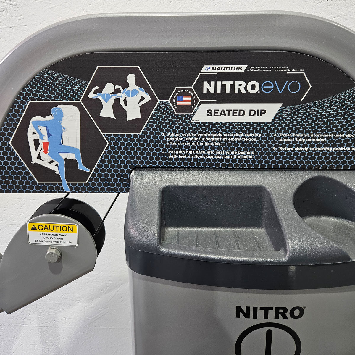 Nautilus Nitro EVO Seated Dip Machine, Dips Trizepsmaschine, Armstrecker Stützstemme, Rahmenfarbe Silber, gebraucht - überholter Zustand