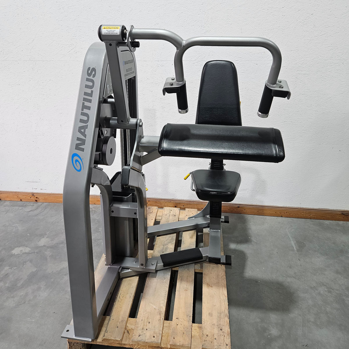 Nautilus Nitro V-Triceps Extension, Trizepsmaschine horizontal, Triceps Extension, Rahmenfarbe Silber, gebraucht - überholter Zustand