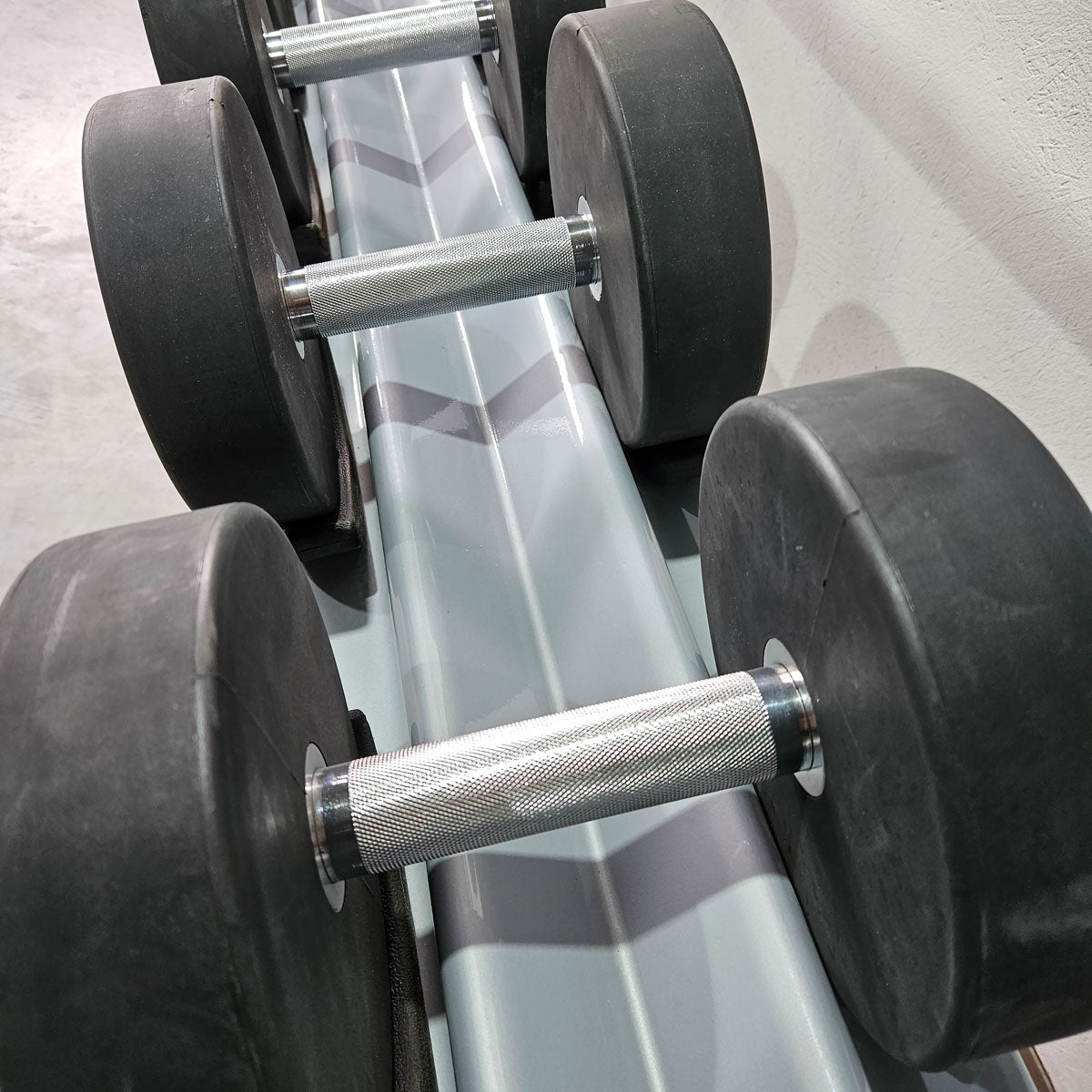 Matrix bzw Franziski Sport PU Polyurethan Kurzhantelsatz von 2 bis 20kg in 2kg Stufen ( 10 Paare ) Farbe Schwarz-Blau, inkl. Matrix Kurzhantelablage (sehr stabil), gebraucht - sehr guter Zustand