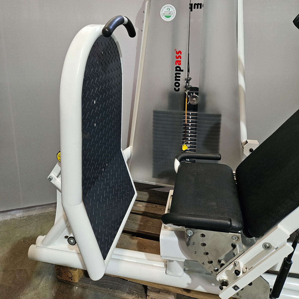 Proxomed Funktionsstemme Compass 530, Beinpresse verstellbar, MPG, Reha, Rahmenfarbe Weiß, Polster Schwarz, gebraucht - überholter Zustand