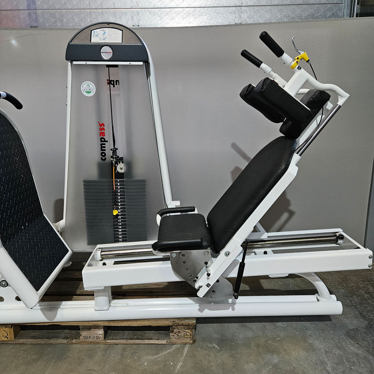 Proxomed Funktionsstemme Compass 530, Beinpresse verstellbar, MPG, Reha, Rahmenfarbe Weiß, Polster Schwarz, gebraucht - überholter Zustand