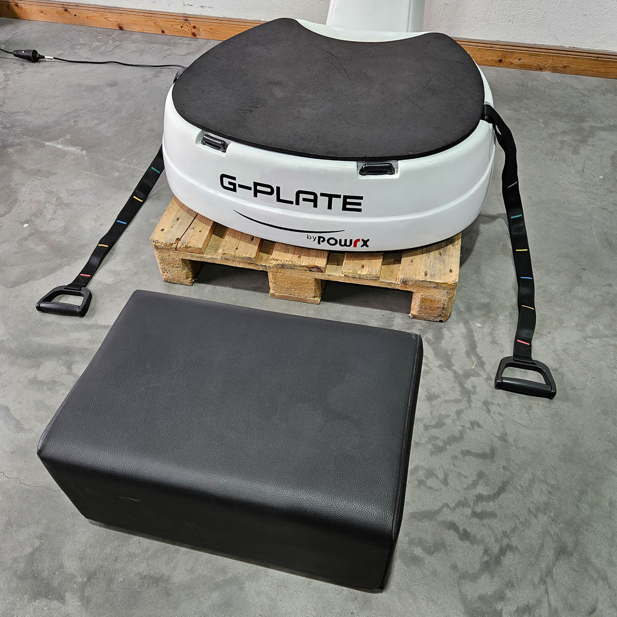 G-Plate by POWRX, vibration plate with air suspension, touchscreen display, color white, used - tested condition