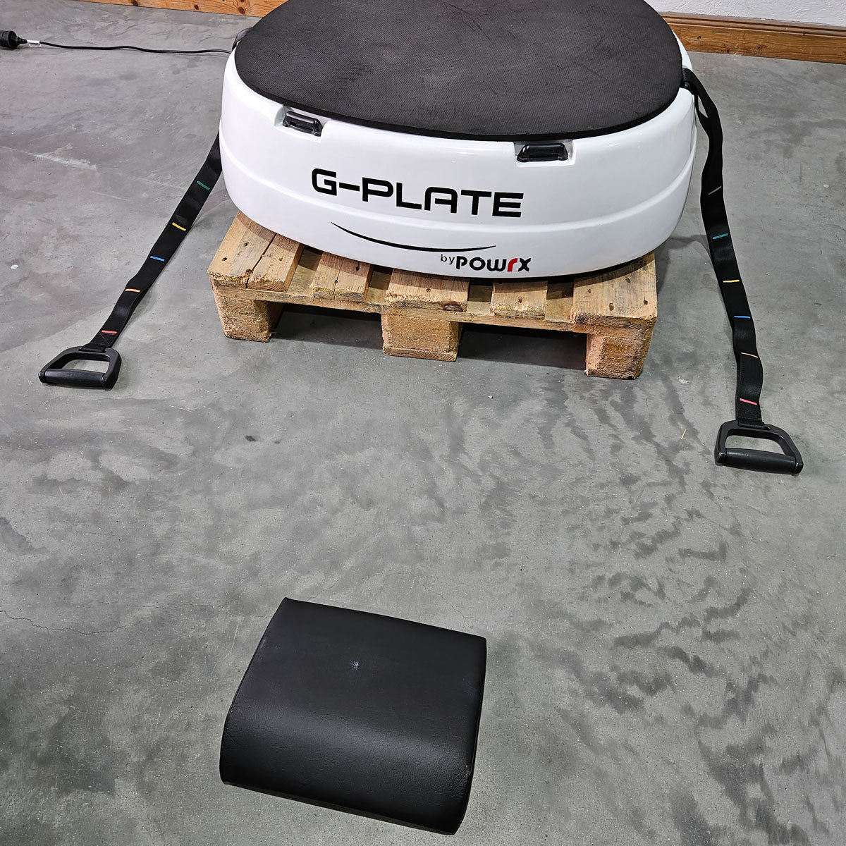 G-Plate by POWRX, vibration plate with air suspension, touchscreen display, color white, used - tested condition