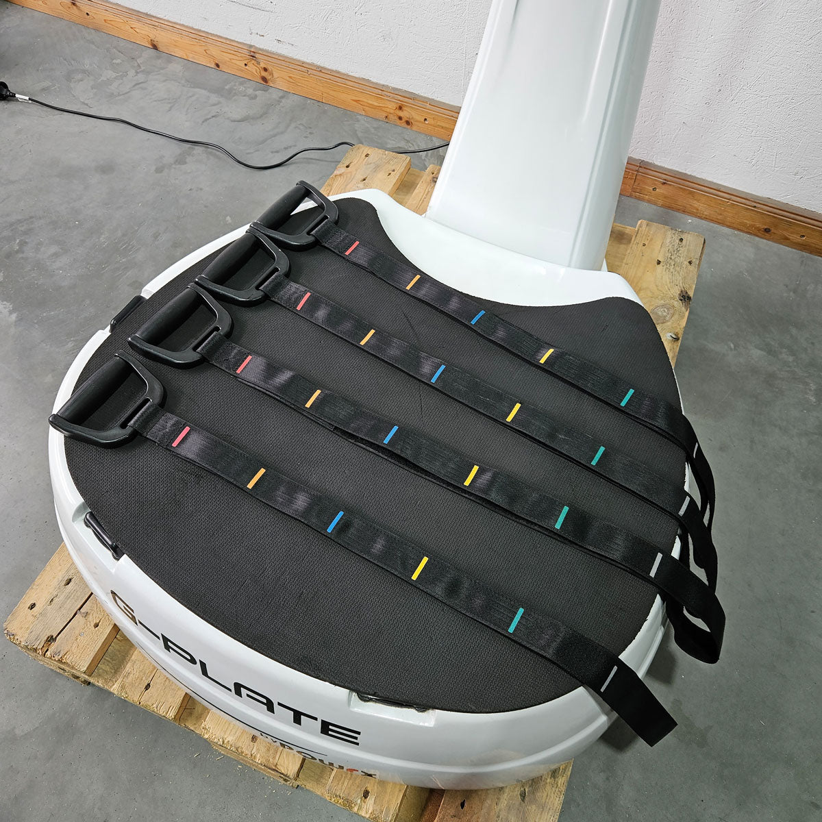 G-Plate by POWRX, vibration plate with air suspension, touchscreen display, color white, used - tested condition