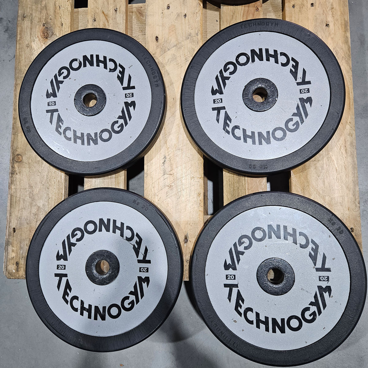 Technogym various weight plates, 230 kg total, 28 mm diameter, cast with rubber outer, 2.5 kg - 5 kg - 10 kg and 20 kg plates, used with signs of wear