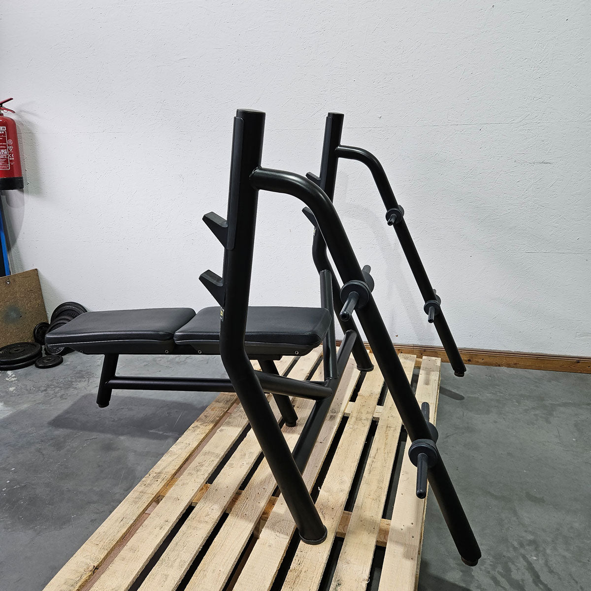 Technogym Horizontal Bench, Olympic Flat Bench, Flat Bench with Shelf, Olympic Flat Press Bench, With 30mm Disc Holder, Frame Color Black, Used - Refurbished Condition