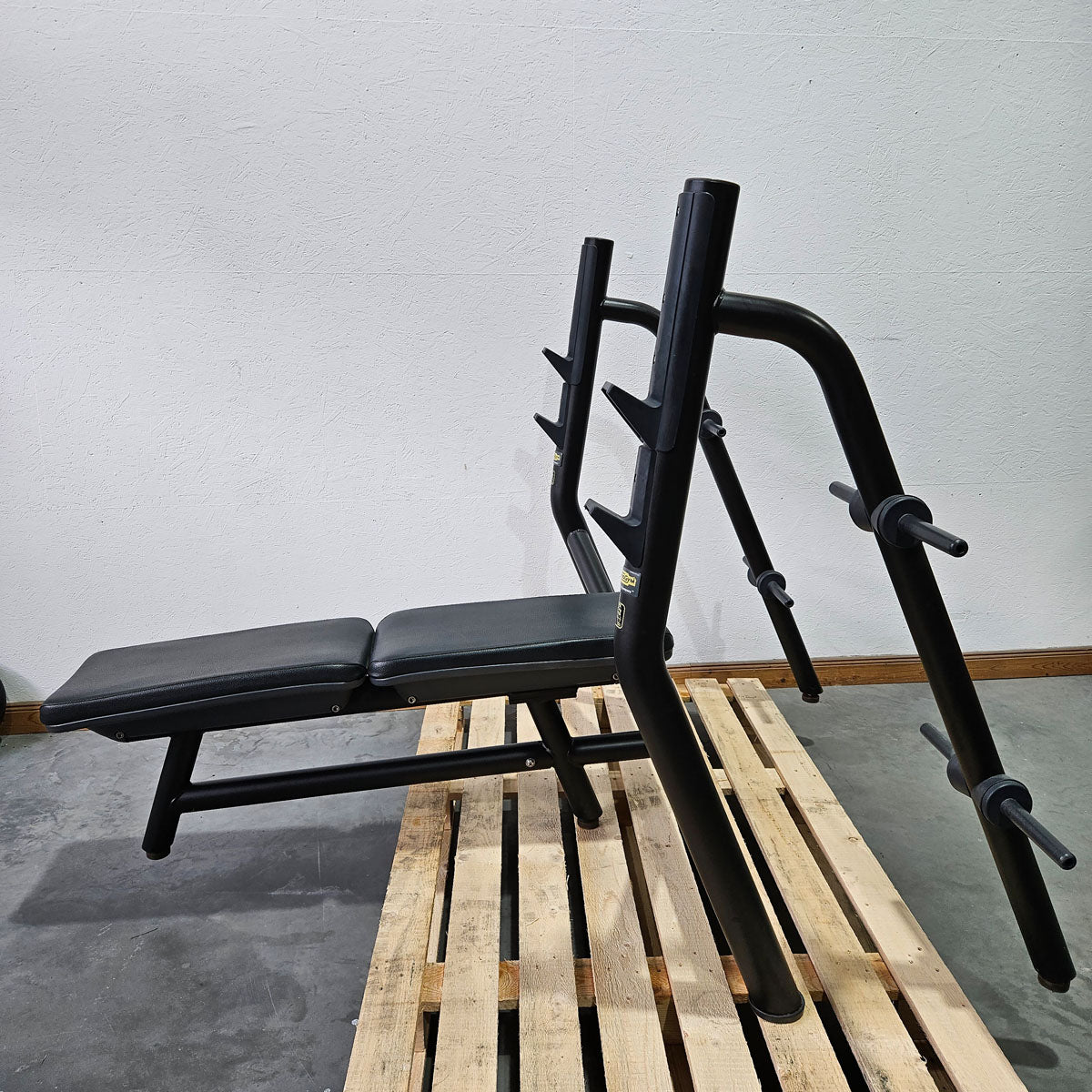 Technogym Horizontal Bench, Olympic Flat Bench, Flat Bench with Shelf, Olympic Flat Press Bench, With 30mm Disc Holder, Frame Color Black, Used - Refurbished Condition