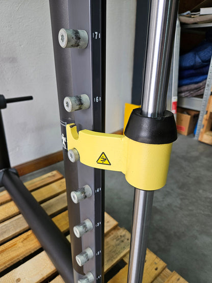 Technogym Multipower Multipresse geführt, Smith Machine, Scheibenaufnahme, Rahmenfarbe Schwarz, gebraucht - überholter Zustand