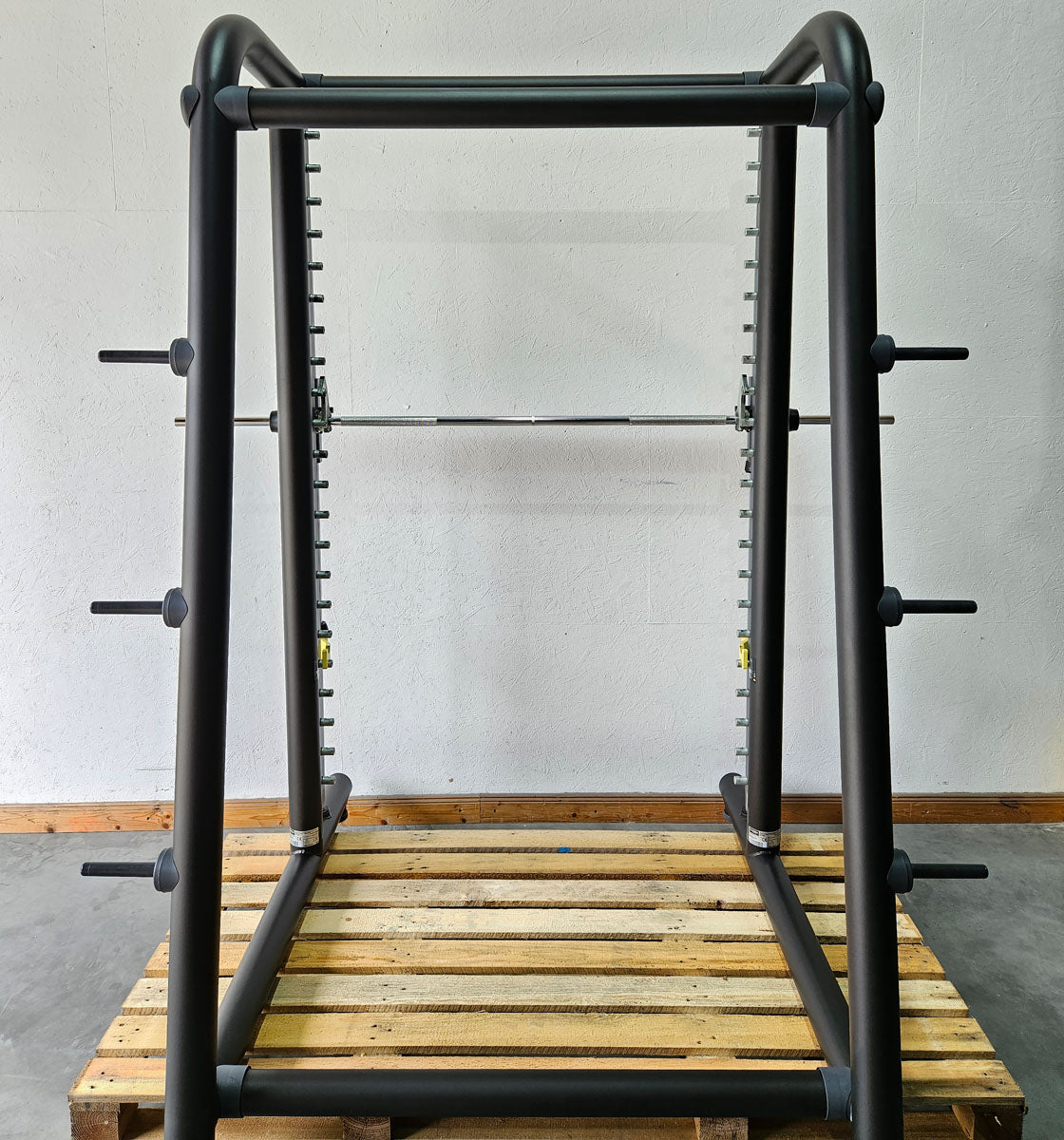 Technogym Multipower Multipresse geführt, Smith Machine, Scheibenaufnahme, Rahmenfarbe Schwarz, gebraucht - überholter Zustand
