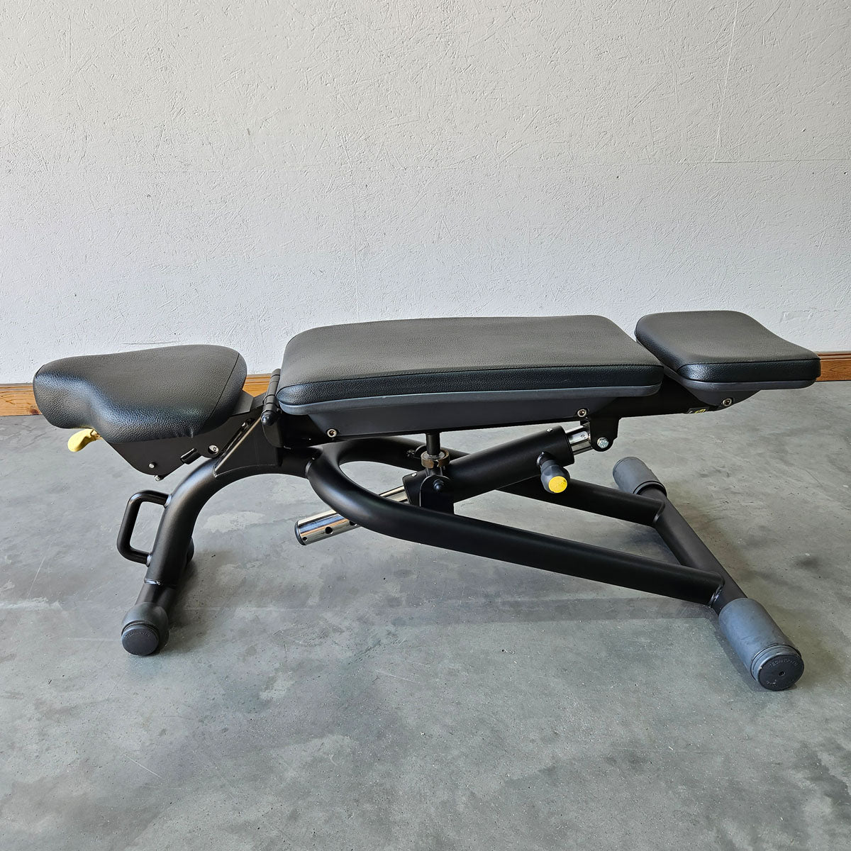 Technogym verstellbare Hantelbank ohne Ablagen, Multibank, Universalbank, Adjustable Bench, Rahmenfarbe Schwarz, gebraucht - überholter Zustand