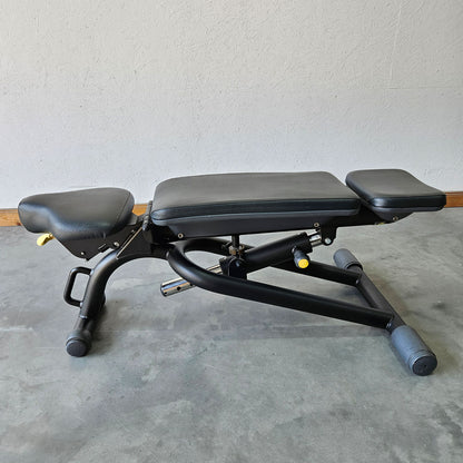 Technogym verstellbare Hantelbank ohne Ablagen, Multibank, Universalbank, Adjustable Bench, Rahmenfarbe Schwarz, gebraucht - überholter Zustand