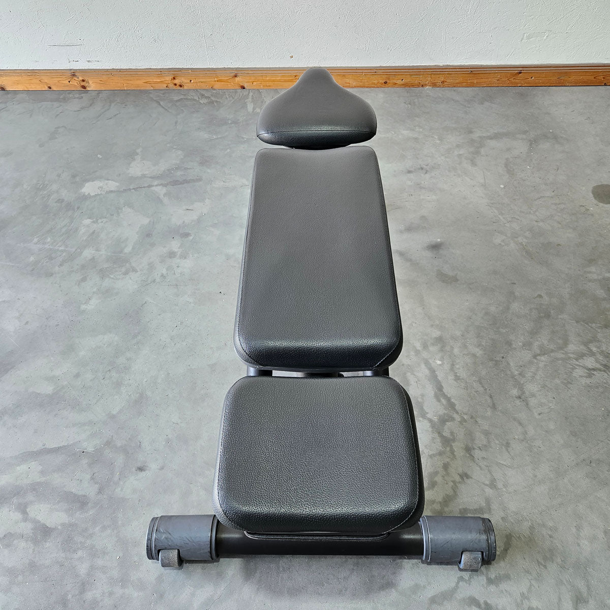 Technogym verstellbare Hantelbank ohne Ablagen, Multibank, Universalbank, Adjustable Bench, Rahmenfarbe Schwarz, gebraucht - überholter Zustand