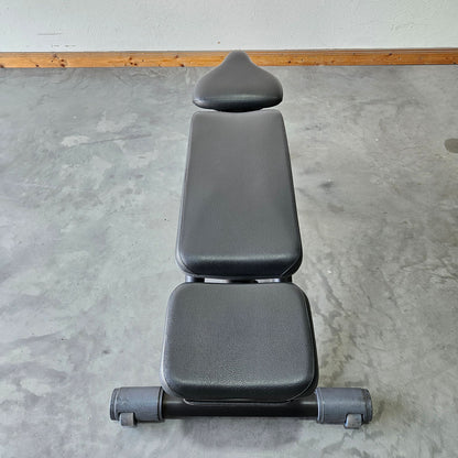 Technogym verstellbare Hantelbank ohne Ablagen, Multibank, Universalbank, Adjustable Bench, Rahmenfarbe Schwarz, gebraucht - überholter Zustand