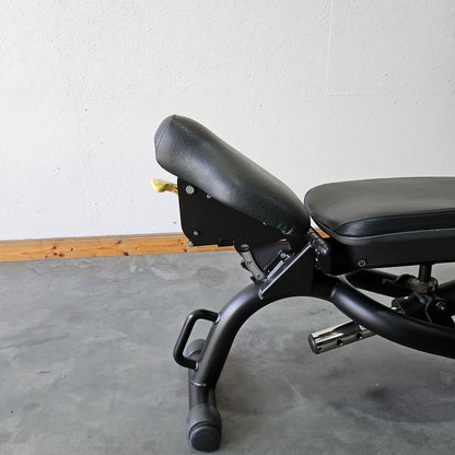 Technogym verstellbare Hantelbank ohne Ablagen, Multibank, Universalbank, Adjustable Bench, Rahmenfarbe Schwarz, gebraucht - überholter Zustand