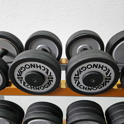 Technogym Kurzhantelsatz aus Guss mit Gummi Außenringen von 12 bis 40kg in 2kg Stufen ( 17 Paare ) + einige Paare doppelt Oldschool, Inkl. Kurzhantelablagen, gebraucht - mit Gebrauchsspuren