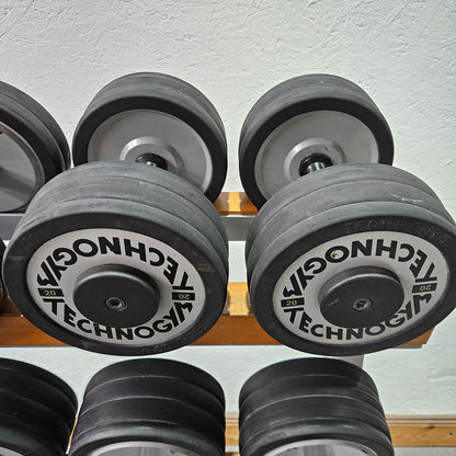 Technogym Kurzhantelsatz aus Guss mit Gummi Außenringen von 12 bis 30kg in 2kg Stufen ( 10 Paare ) Oldschool, Inkl. Kurzhantelablage, gebraucht - mit Gebrauchsspuren