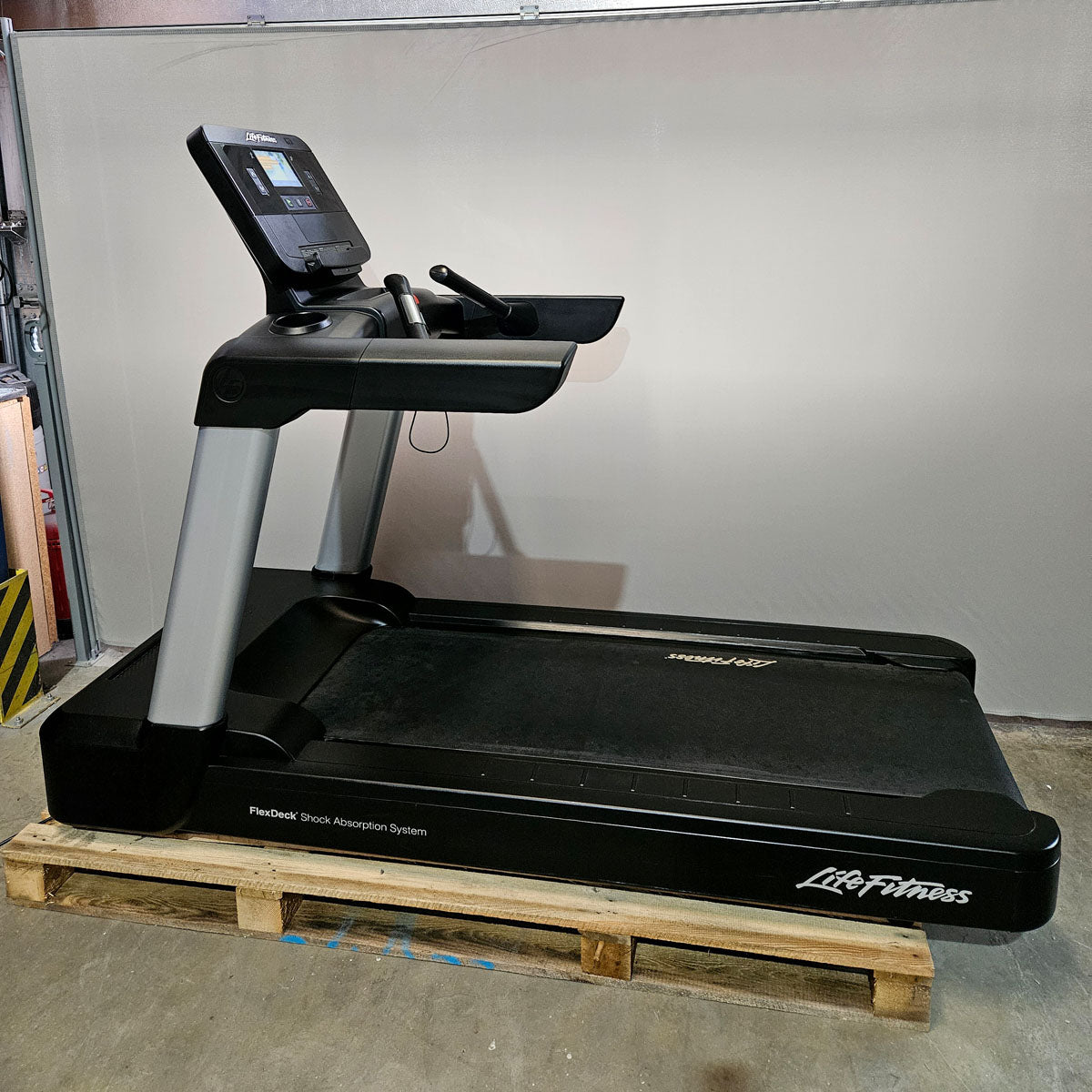 Cardio equipment set 8 pieces from Life Fitness, Integrity X, new models, 2 treadmills, 2 cross trainers, 2 ergometers and 2 recumbents etc., used - refurbished condition