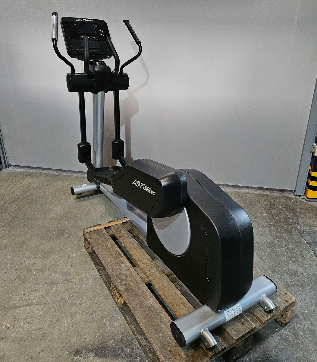 Cardio equipment set 8 pieces from Life Fitness, Integrity X, new models, 2 treadmills, 2 cross trainers, 2 ergometers and 2 recumbents etc., used - refurbished condition