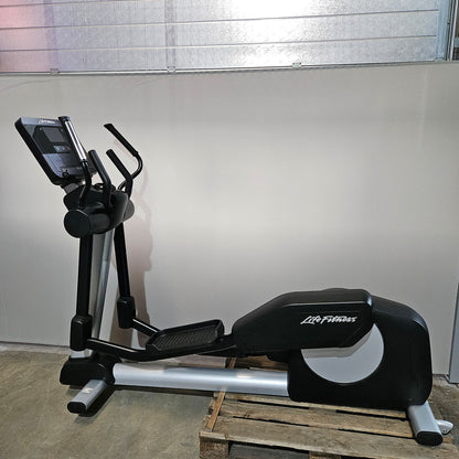 Cardio equipment set 8 pieces from Life Fitness, Integrity X, new models, 2 treadmills, 2 cross trainers, 2 ergometers and 2 recumbents etc., used - refurbished condition