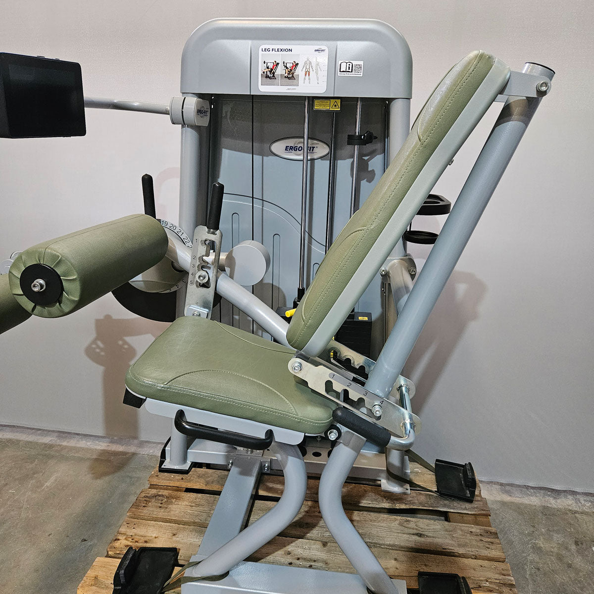 Ergo-Fit Leg Flexion 4100 S Med mit Display, Beinbeuger sitzend mit medizinischer Zulassung, MPG, Baujahr 2020, Rahmen Silber, gebraucht - überholter Zustand