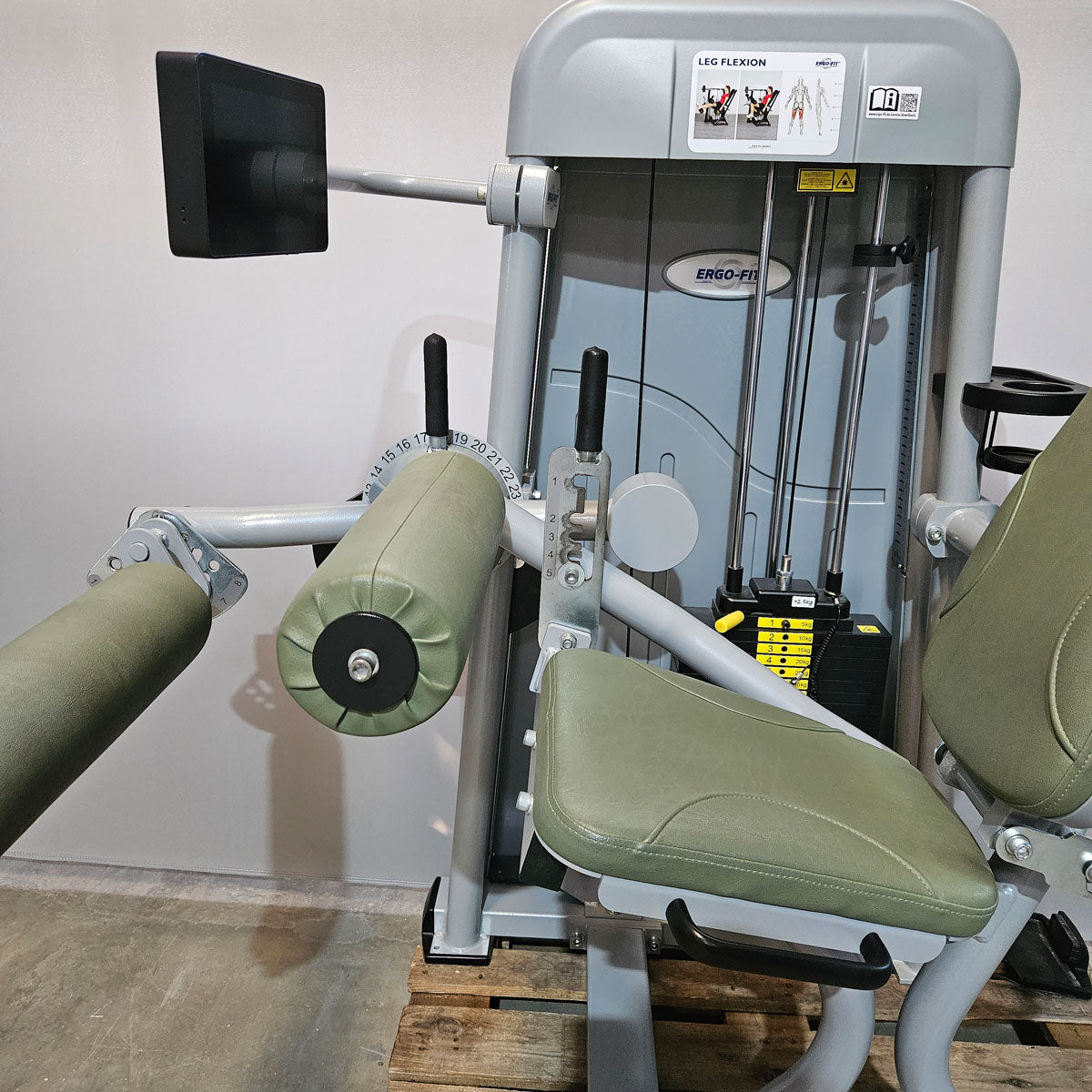 Ergo-Fit Leg Flexion 4100 S Med mit Display, Beinbeuger sitzend mit medizinischer Zulassung, MPG, Baujahr 2020, Rahmen Silber, gebraucht - überholter Zustand